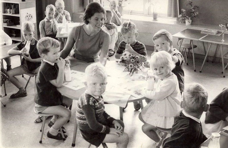 klassenfoto-kleuterschool-aan-de-derksweg-1965
