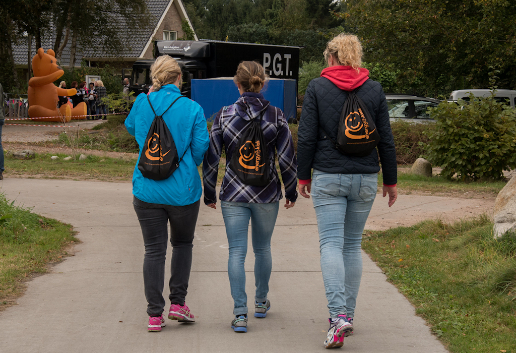 de-eerste-500-wandelaars-ontvingen-een-goodiebag-bij-de-start